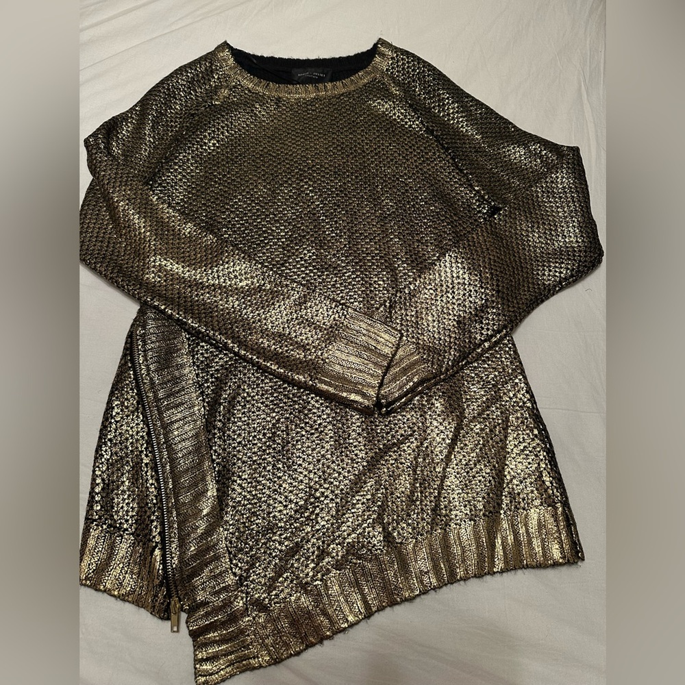 Romeo & Juliet Couture Black and Gold Metallic foil Crew Neck Zipper Sweater
